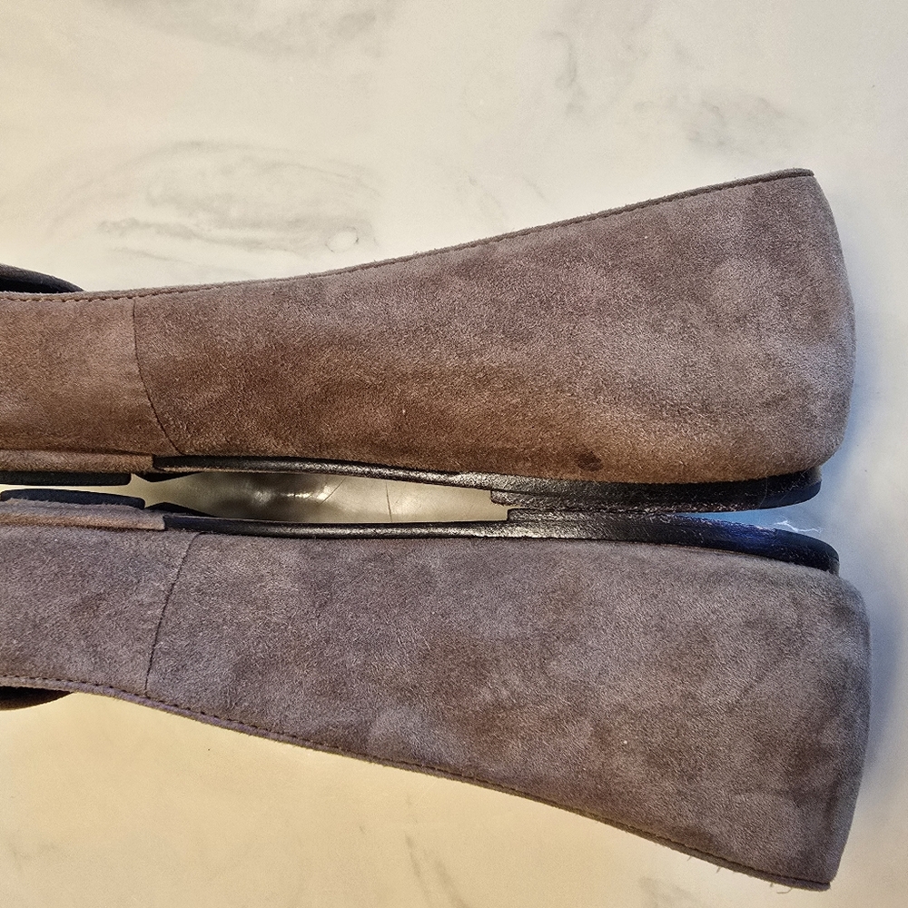 Tory Burch Tan Flats with Signature Logo - Picture 5 of 11
